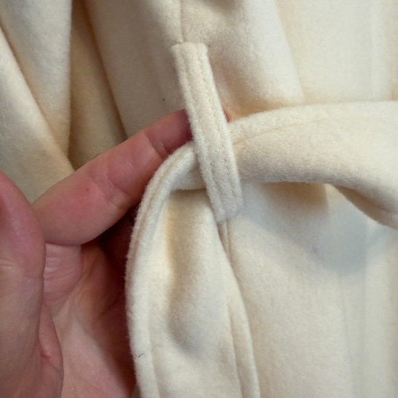 Absolutely Stunning Winter White 100% Wool full length coat with Rabbit collar! - Picture 15 of 17